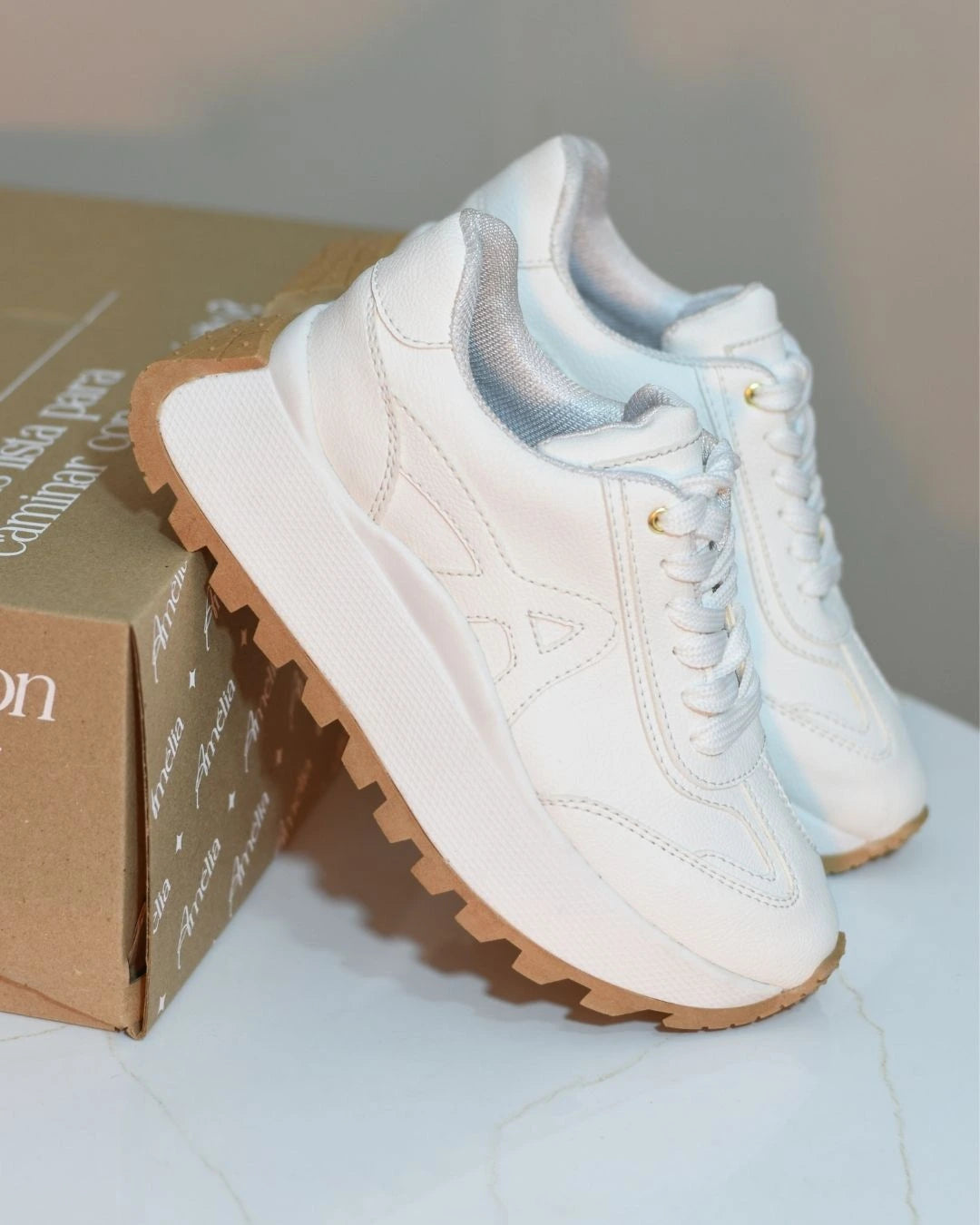 Tenis Agape White